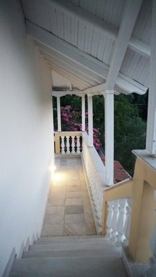 Villa Karras Vrasná Buitenkant foto