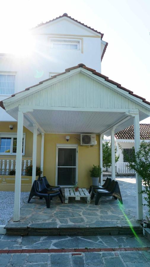 Villa Karras Vrasná Buitenkant foto